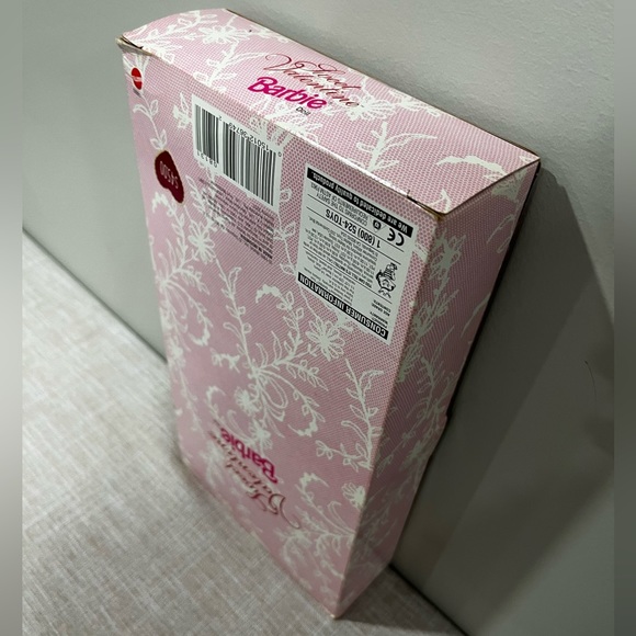 Sweet Valentine Barbie 1995 - Picture 5 of 6